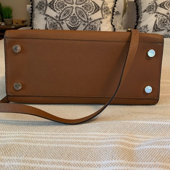 Michael Kohrs MK Selma Large Crossbody/Tote - Picture 3 of 5